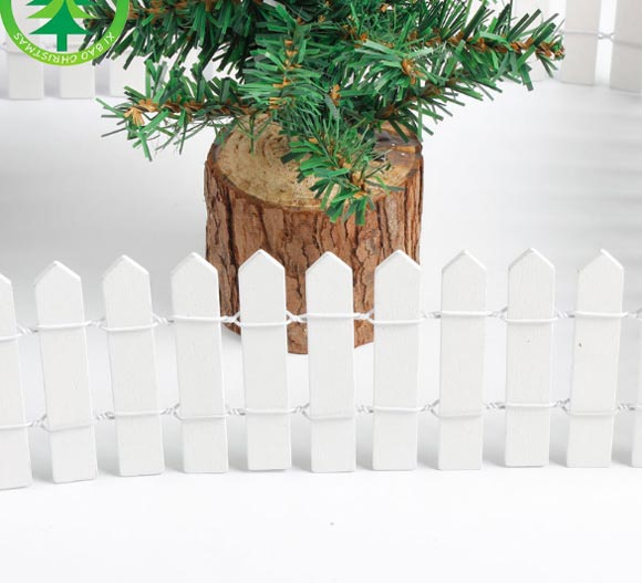 Hàng rào trang trí cây thông Noel bằng gỗ